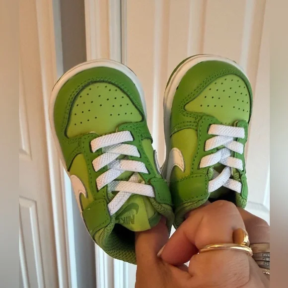 Nike Dunk Green and white 
Size: 3 (Baby) - Picture 4 of 8